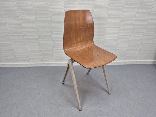 Galvanitas s22. Vintage schoolstoel, stapelbaar.