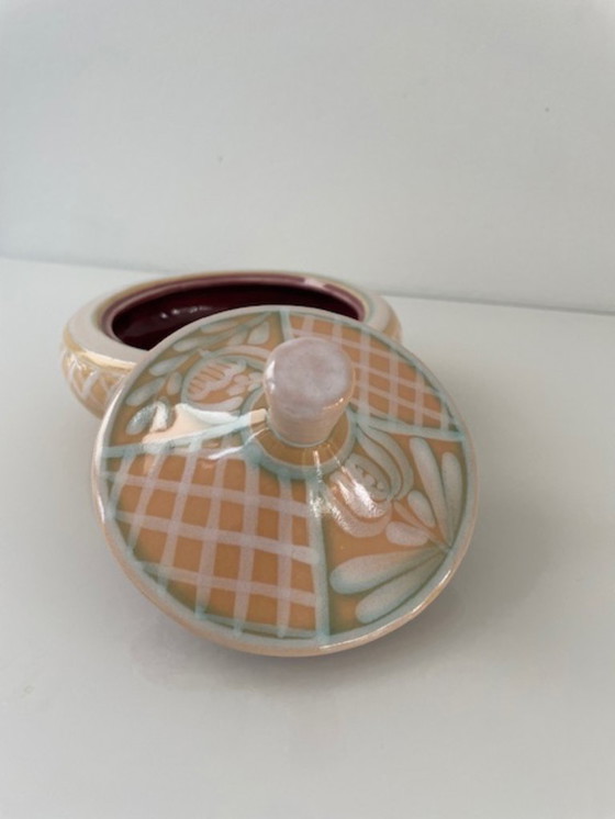 Image 1 of Caja de joyería pintada a mano en suaves tonos pastel