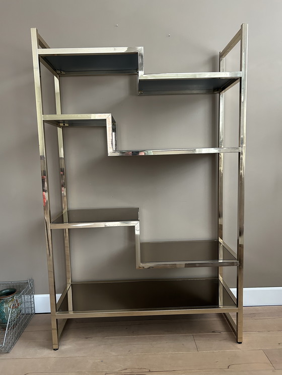 Image 1 of 20e-eeuwse Italiaanse etagèreplanken van messing en rookglas, jaren 70