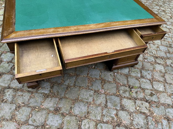 Image 1 of Scrivania da ministro/a per partner, 160x120 cm, mogano e rovere. 15 cassetti. Inglese.
