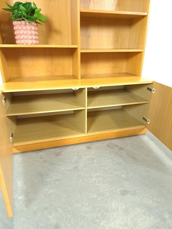 Image 1 of Hoge LP boekenkast met planken uit Zweden