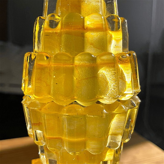 Lampada da tavolo Mid Century Modern Ambra Lucite Plexiglas Base Geometrica con Paralume Lusso Hollywood (photo 16 of 19)