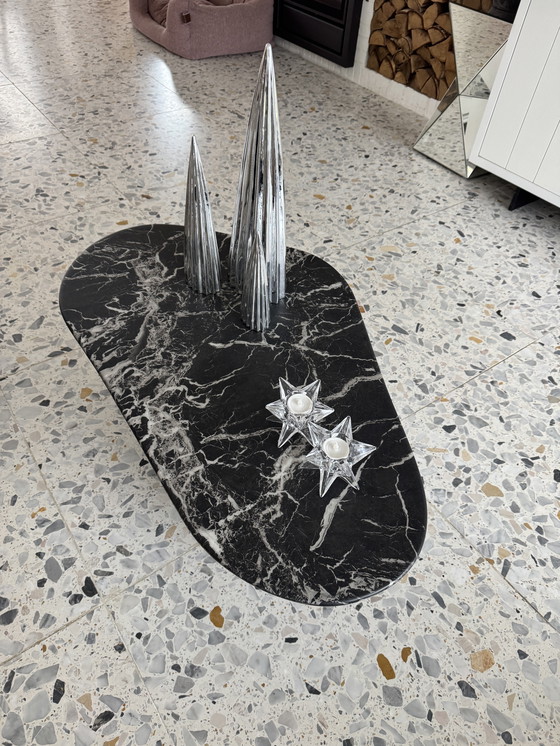 Image 1 of Mesa de centro ovalada con aspecto de mármol Polspotten