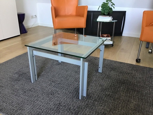 Mirodan side/coffee table.
