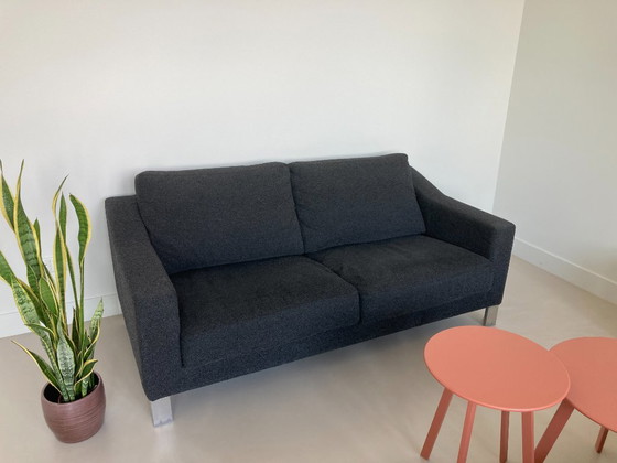 2x Leolux Antonia 2,5-Sitzer, Inkl. 2 Kopfstützen – 2 Sitzer Sofas, Textile (photo 4 of 5)