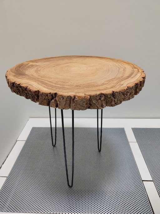 Mesa auxiliar única de hierro y rodaja de árbol – Estilo Pomax