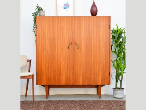 Vintage teakhouten ladekast uit het midden van de vorige eeuw, hoge kast, dressoirontwerp