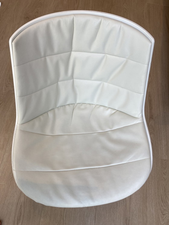 Image 1 of 3 chaises MDF Italia Flow en cuir blanc/beige