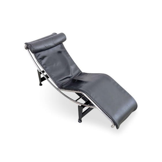 Original Cassina LC4 Chaise Longue Le Corbusier Black Leather, Adjustable recliner chair, Chrome (photo 8 of 12)