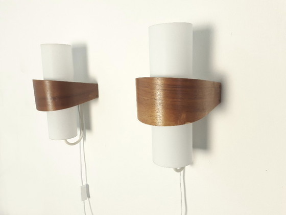 Image 1 of 1 van 2 Louis Kalff wandlampen, NX40 Philips wandlamp, matglazen mcm wandlamp