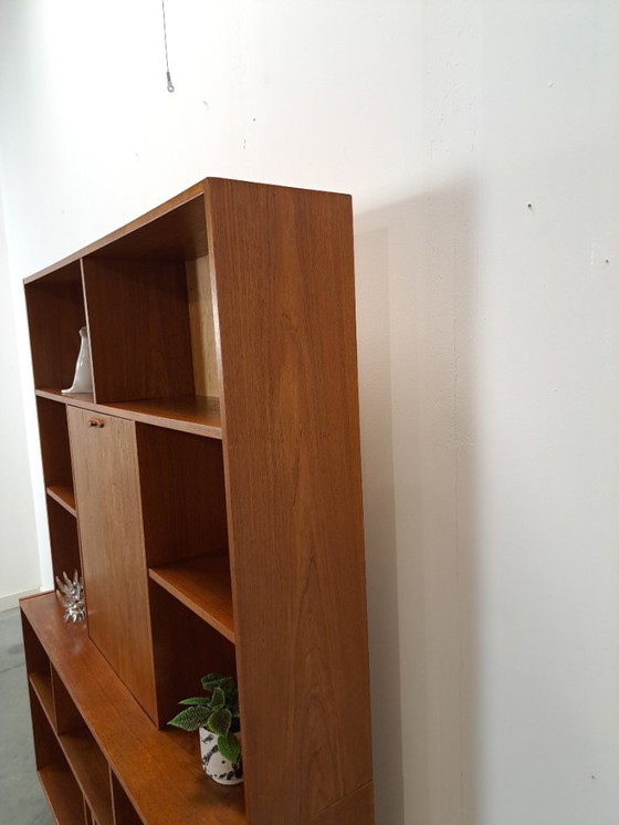 Image 1 of Vitrine danoise en teck haut de gamme avec bar