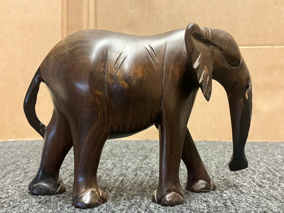 Image 1 of Éléphant en bois massif