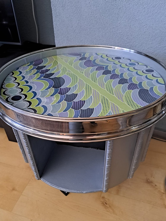 Image 1 of Carousel table