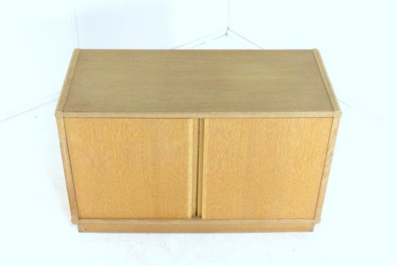 Image 1 of Eiken compact sideboard kast dressoir 'Finne' vintage