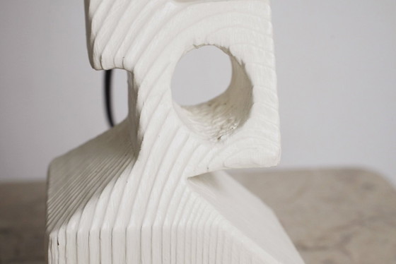 Image 1 of Sculpturale houten tafellamp, vintage handgemaakte, witgekalkte essenhouten brutalistische lamp, organisch moderne nachtlamp.