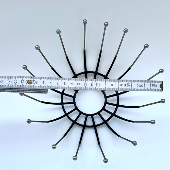 Image 1 of Fruttiera scultorea in metallo – Mid-Century Modern, circa anni '60/'70