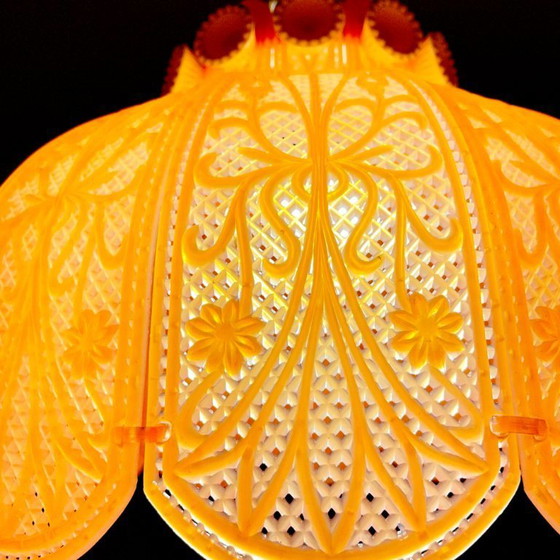 Lampadario a sospensione in acrilico rosso stile rustico con effetto pizzo, Ucraina, anni '70 (photo 12 of 19)