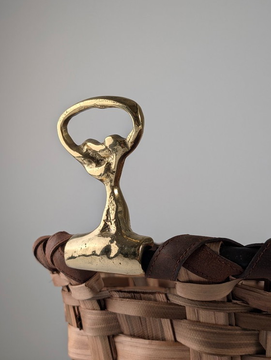 David Marshall Brutalist Splint Wood and Cast Brass Basket, 1970s – Decorative Objects, Leather (photo 3 of 15)