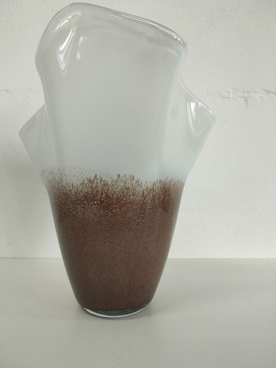 Fazzaletto Vaso Vetro bianco latte con struttura marrone, Vasi, Modern (foto 3 di 8)