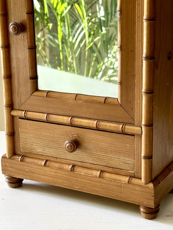 Image 1 of Antiker Medizinschrank aus Bambusimitat mit Spiegel und Schublade, um 1910