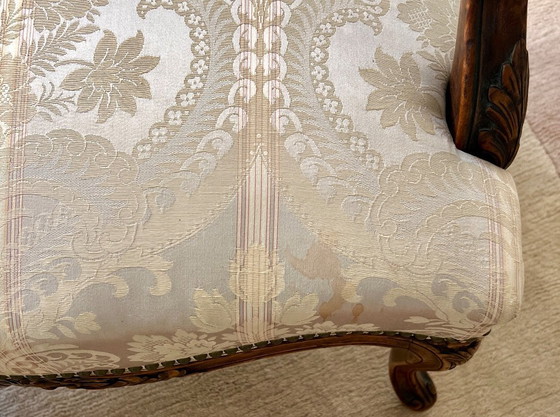 Image 1 of Pareja de sillones estilo Luis, tallados a mano, que necesitan restauración.