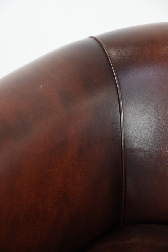 Image 1 of Sillón club de piel de vaca en buen estado, de un lujoso color rojo/marrón.