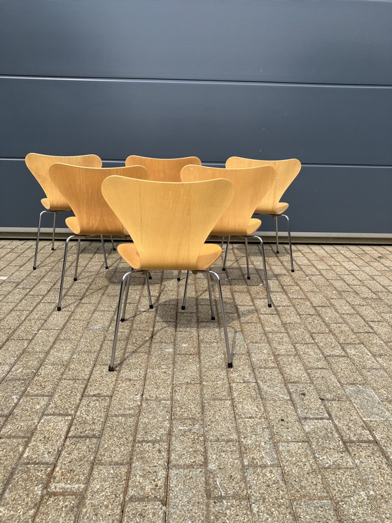 Image 1 of Fritz Hansen series 7 Butterfly chairs natural wood 1988