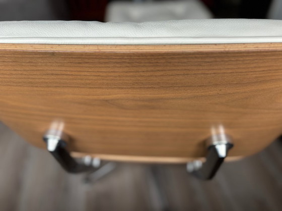 Image 1 of Poltrona e pouf Vitra Eames Lounge - Pelle Premium Snow - Condizioni perfette - (incl. fattura e certificato)