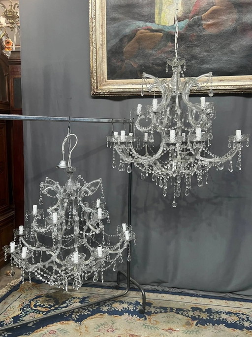 Pair of large Maria Theresa chandeliers. Crystal and glass. – kroonluchters (photo 2 of 10)