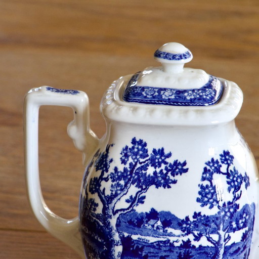 Teapot and creamer from 1913 Villeroy & Boch Rusticana