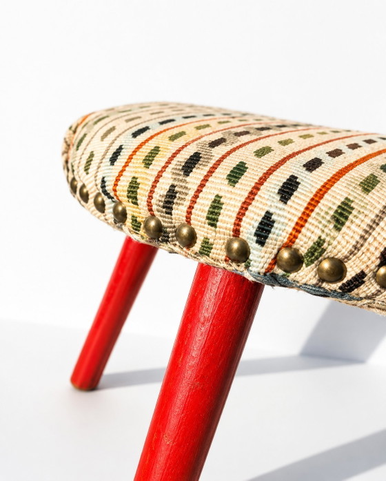 Image 1 of Vintage Mid-Century Ovale Kilim Three-Legged Stool Red Lacquered Milking 35cm
