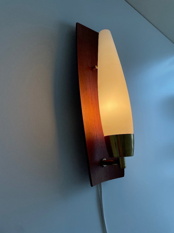 Image 1 of Applique murale moderne du milieu du siècle, design scandinave vintage en teck