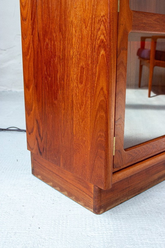 Image 1 of Vintage teakhouten vitrinekast/hoge kast, Dyrlund Deense ladekast, midden 20e eeuw