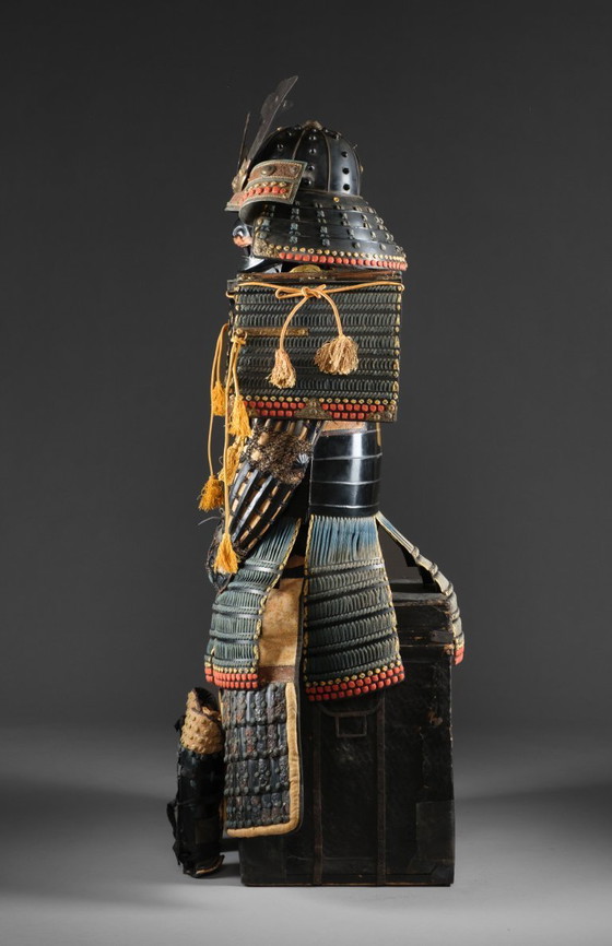 Image 1 of Samurai armour yoroi black lacquer with ivy leaf family crest
