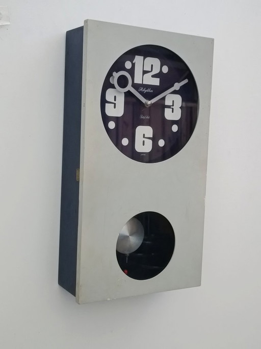 Reloj de péndulo de la era espacial de Rhytm, década de 1970.