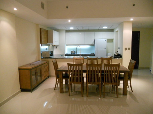 Esszimmergarnitur mit Sideboard und Stühlen aus massiver Birke