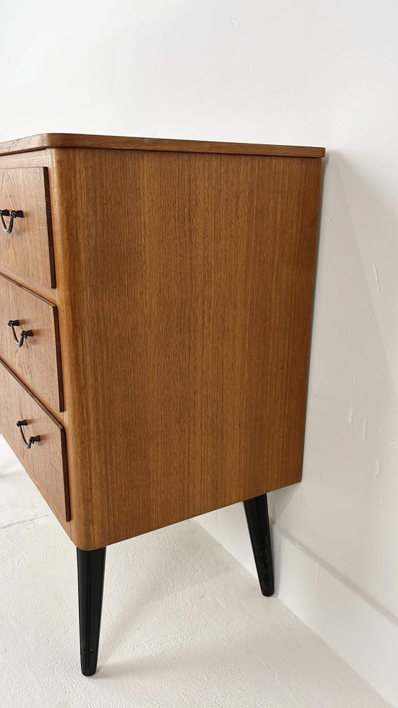 Cassettiera svedese vintage in impiallacciatura di teak – Comodini, Metallo, Mid Century Modern (photo 10 of 11)
