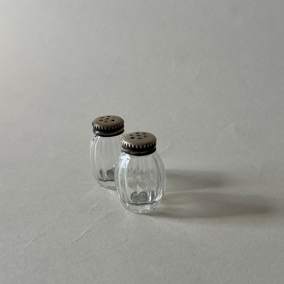 Image 1 of Paar oude Christofle zilveren en glazen Perles salerons