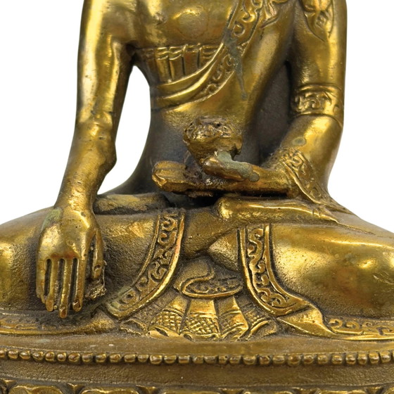 Gilded Bronze Buddha Statue – Bhumisparsha Mudra – Symbol for Grounding, Strength, and Enlightenment (photo 10 of 11)