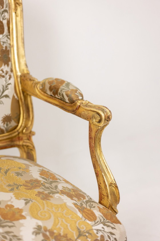 Image 1 of Fauteuil de style Louis XV, avec son dossier à la reine. Époque 1900-1950.