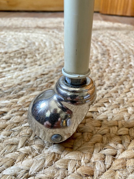 Image 1 of Servierwagen mit cremefarbenem Metallgestell und vergoldetem Messing, 1960er Jahre