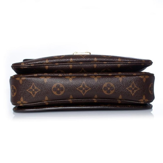 Image 1 of Louis Vuitton, Pochette Metis in tela monogram