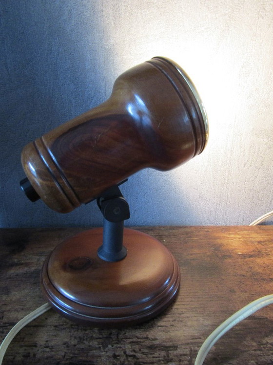Image 1 of Foco de madera antiguo con borde "dorado".