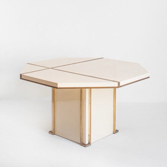 Image 1 of Mesa de comedor extensible, Jean-Claude Mahey, madera lacada y latón dorado, 70’s – Francia