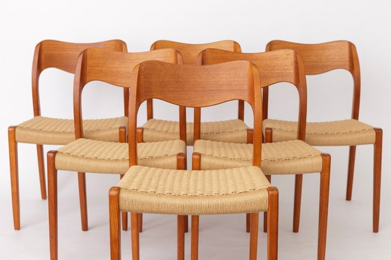 Image 1 of Set van 8 Niels Otto Møller Model 71 stoelen, Deense mid-century modern eetkamerstoelen uit de jaren 60, gemaakt van teakhout.