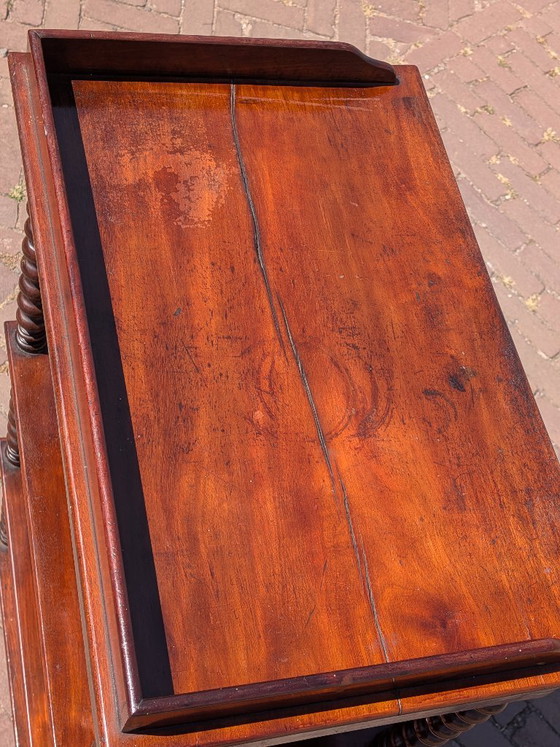 Antieke Victoriaanse etagère met 4 etages en gedraaide spoelversiering. – Boekenkasten, Wood (photo 14 of 14)