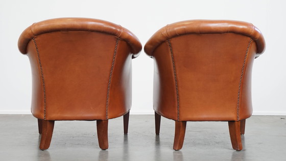 Image 1 of 2 x Cognacfarbener Rindsleder-Clubsessel mit dekorativem Nagelfinish