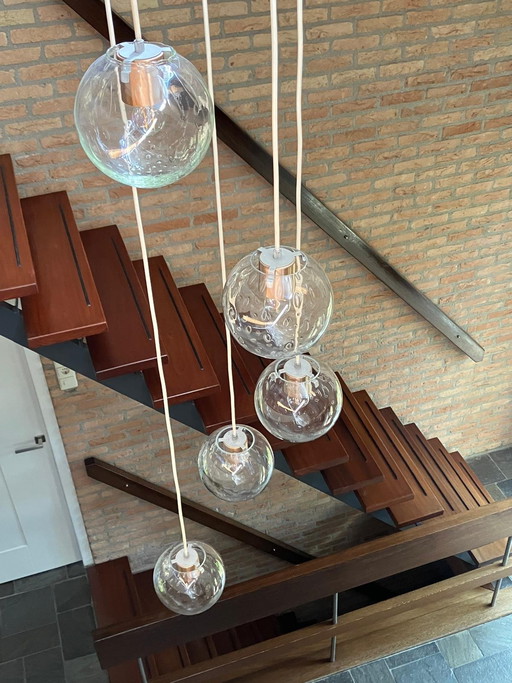  design hanglamp cluster 5 kristalglas bollen met druppel effedruppel effect. anglamp