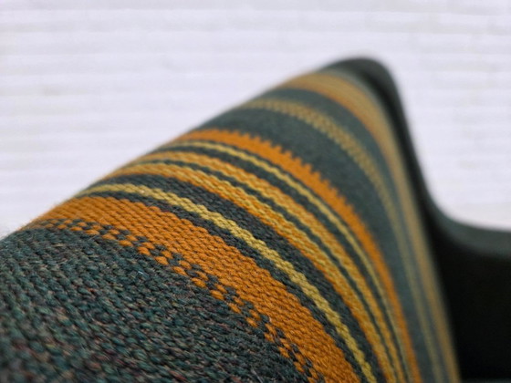 Image 1 of Fauteuil danois des années 1970, en laine verte, avec revêtement en chêne massif.