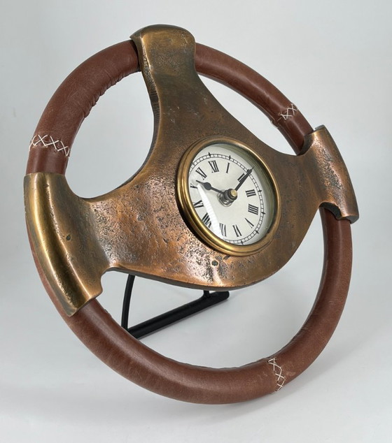 Image 1 of Sculptural steering wheel table clock made of patinated metal – Vintage Automobilia